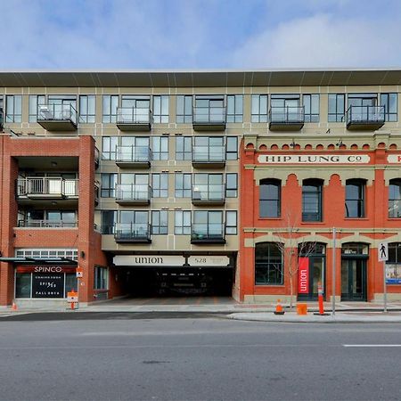 Gorgeous Old Town Condo With Patio And Parking! 維多利亞 外观 照片