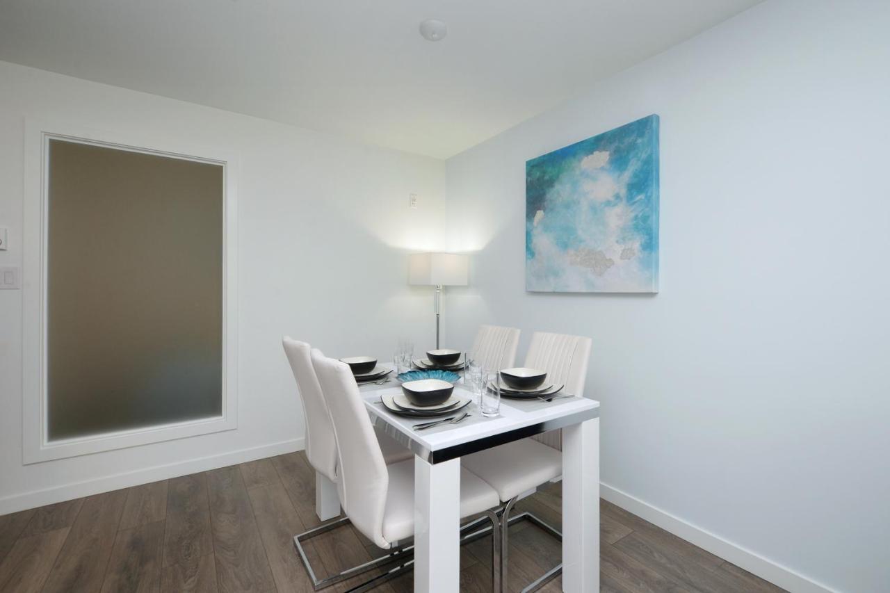 Gorgeous Old Town Condo With Patio And Parking! 維多利亞 外观 照片