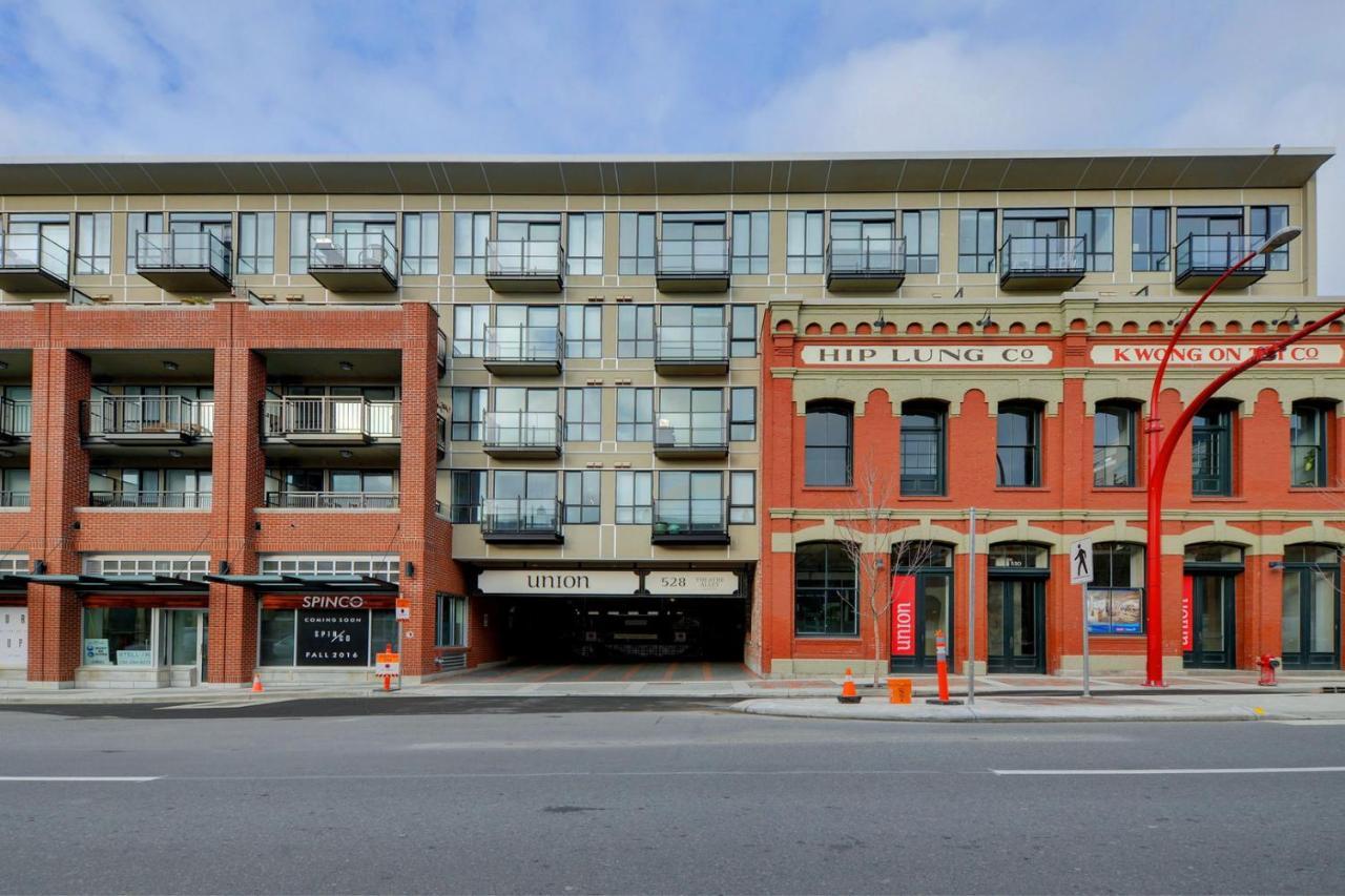Gorgeous Old Town Condo With Patio And Parking! 維多利亞 外观 照片