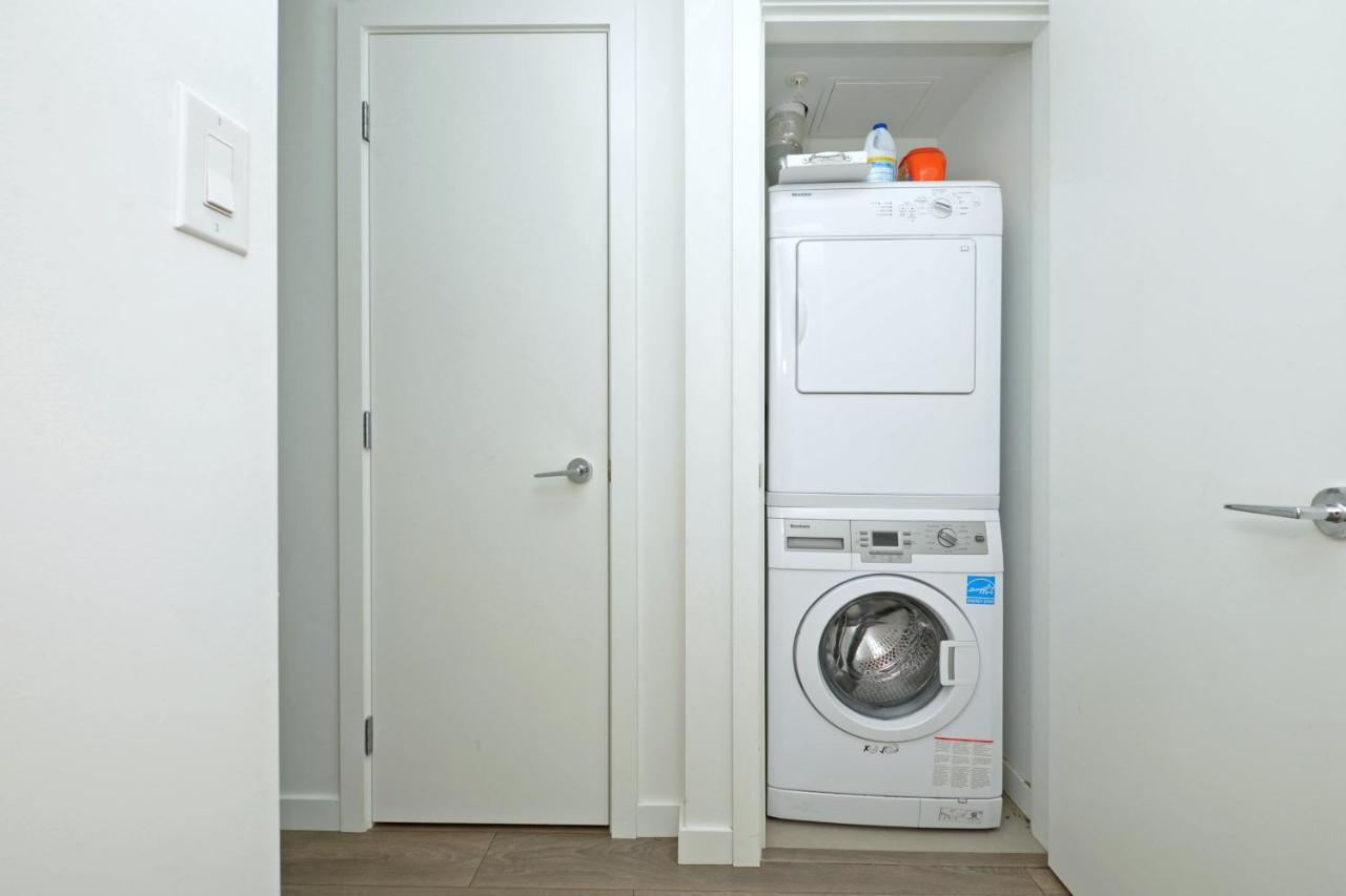Gorgeous Old Town Condo With Patio And Parking! 維多利亞 外观 照片