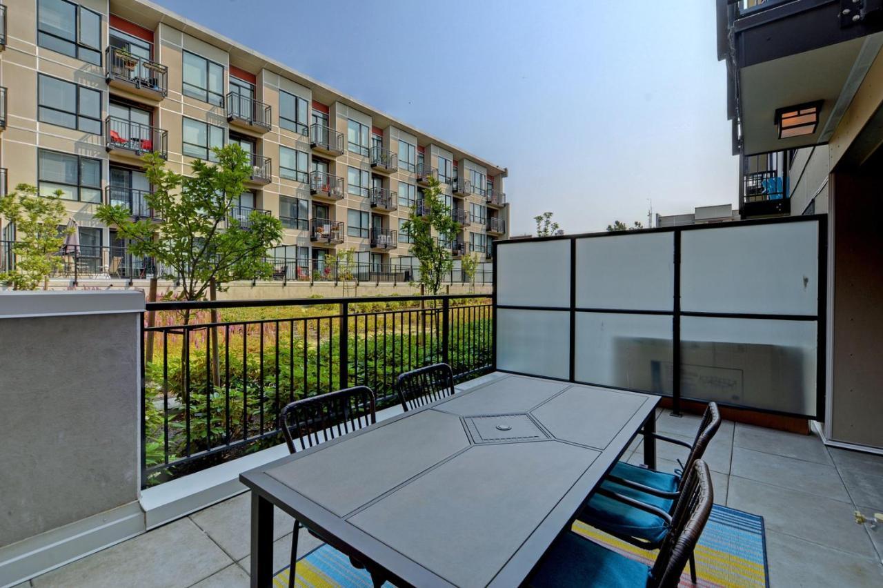 Gorgeous Old Town Condo With Patio And Parking! 維多利亞 外观 照片