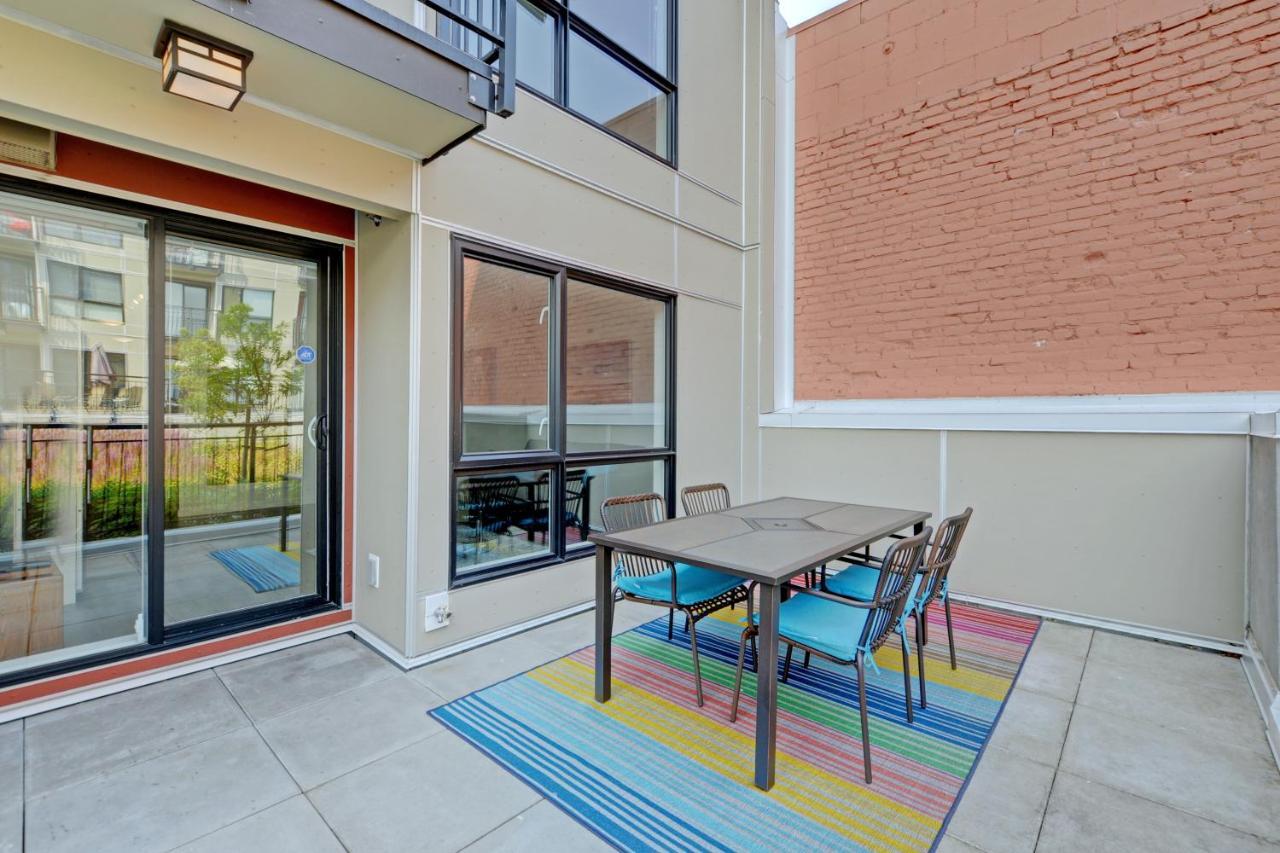 Gorgeous Old Town Condo With Patio And Parking! 維多利亞 外观 照片